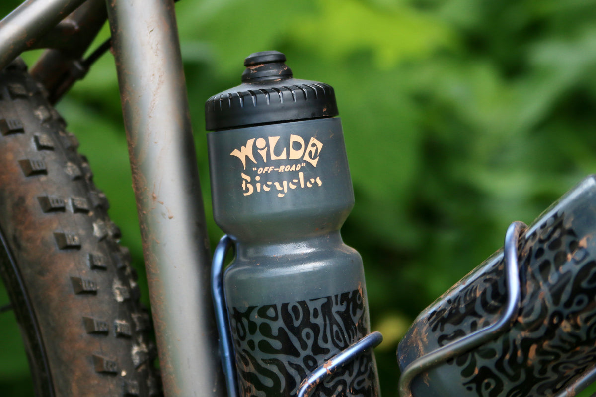 Aposematic 26oz Water Bottle