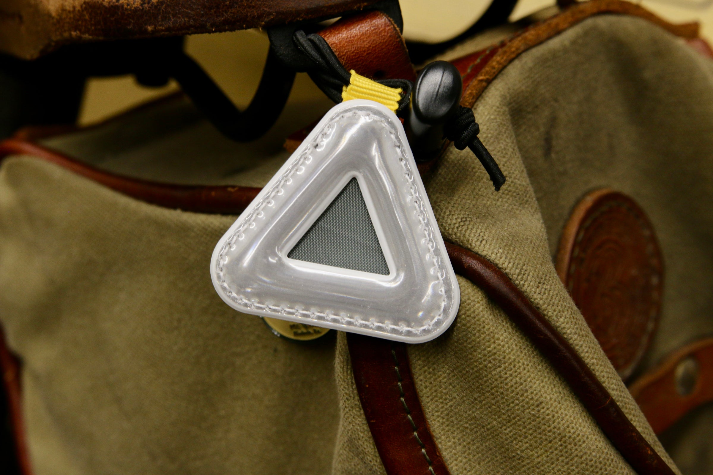 BLUE LUG* triangle reflector (yellow) - BLUE LUG GLOBAL ONLINE STORE